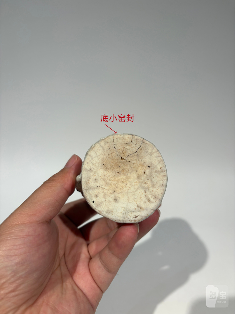 清早期 白釉雕瓷太平有象笔筒 - 图17